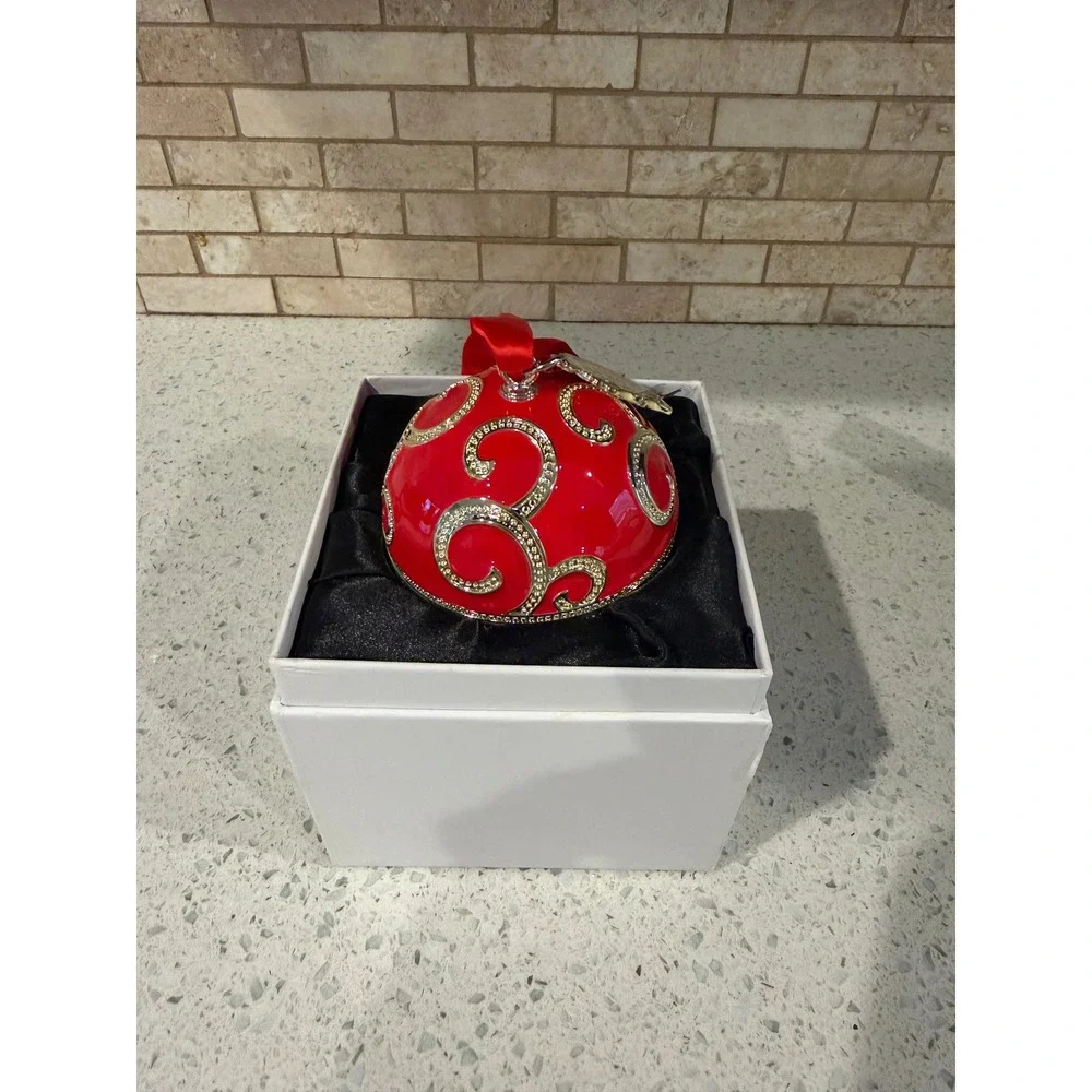 Pandora 2017 Limited Edition Radio City Rockettes Christmas Ornament